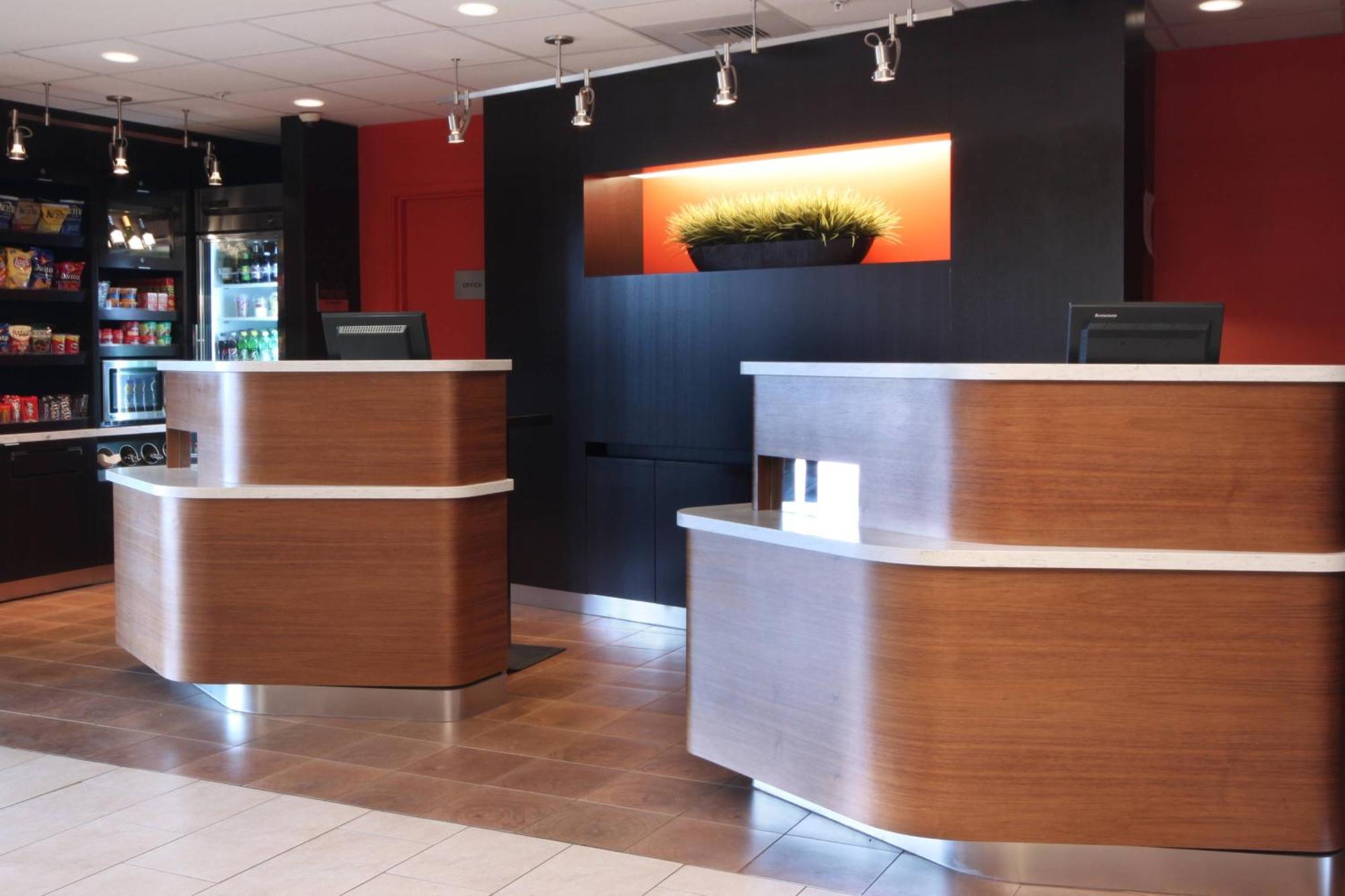 Courtyard By Marriott Salinas Monterey Hotel Exterior photo